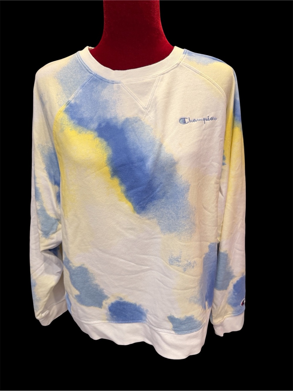 #740. Tie due champion sweater. 2x.